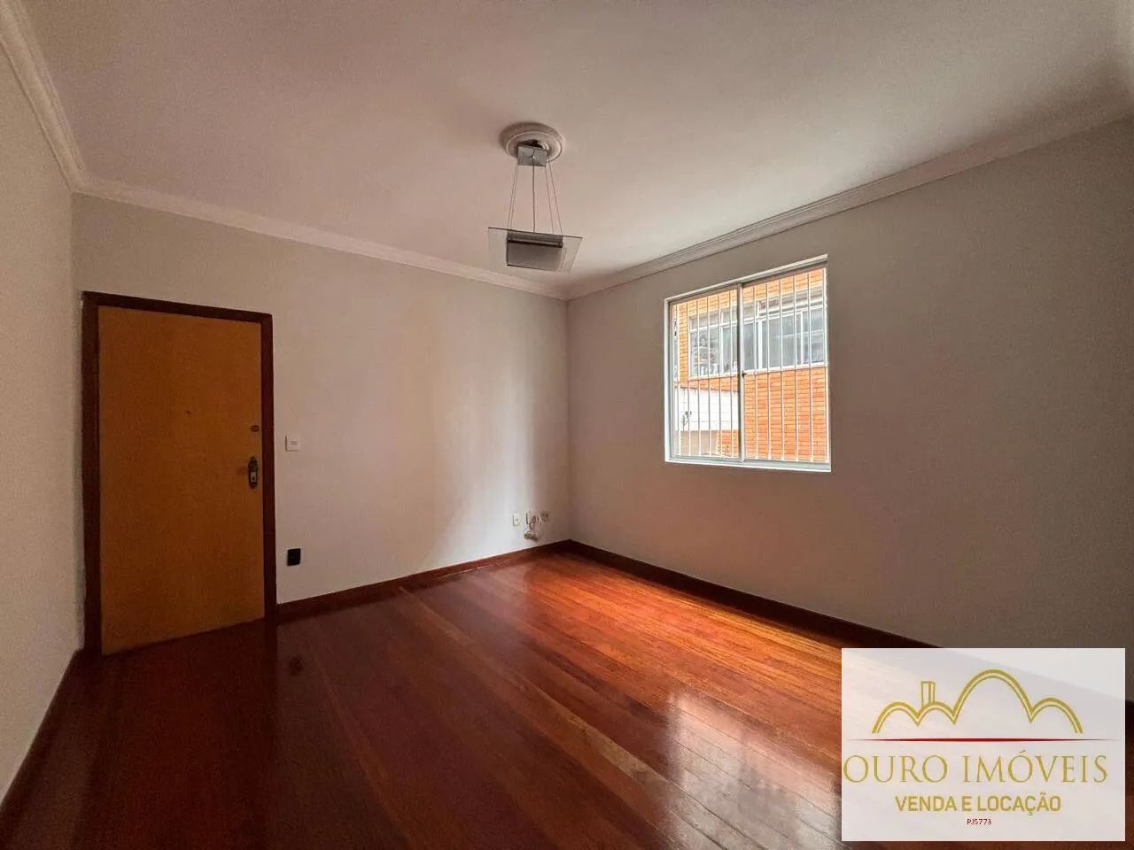 Apartamento de 03 quartos com suíte e área privativa