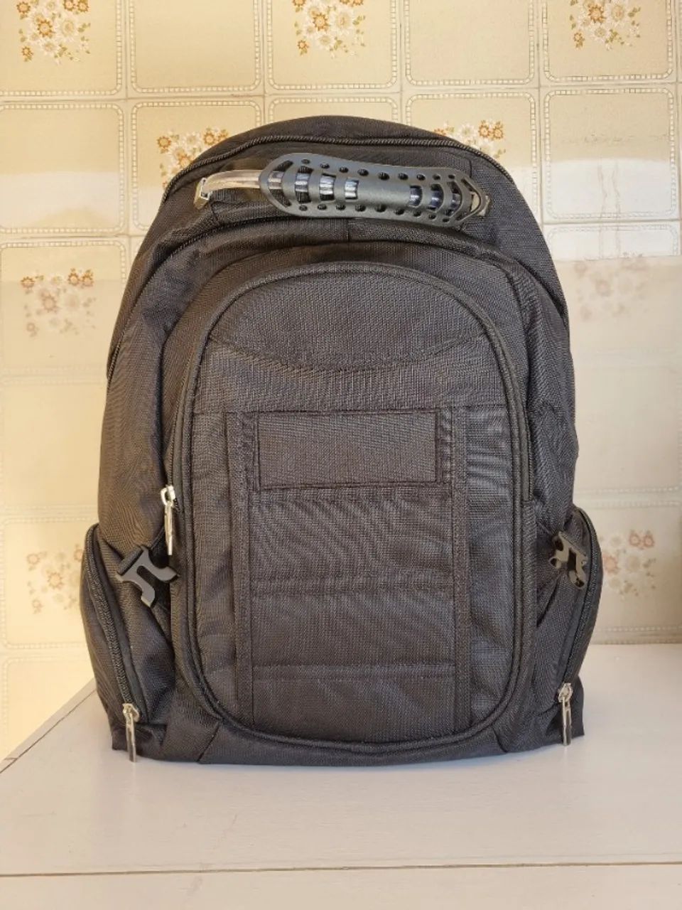 Mochila Executiva Notebook Reforçada Saída Cabo USB