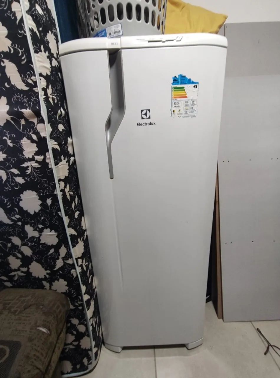 Geladeira RE31 Electrolux