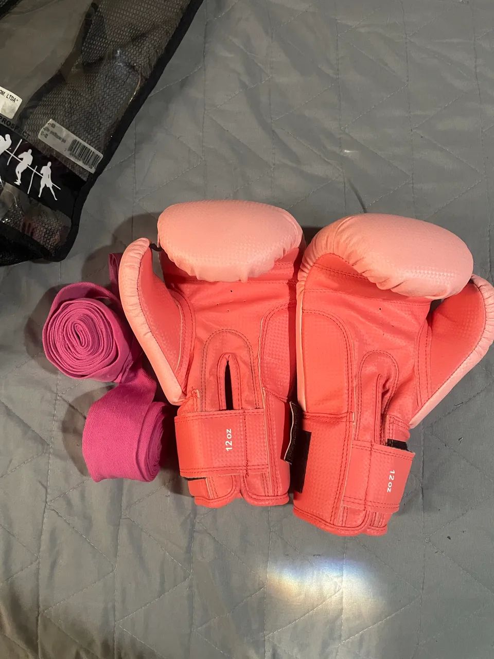 Vende-se Luva de Muaythai rosa tamanho 12oz  - Foto 3