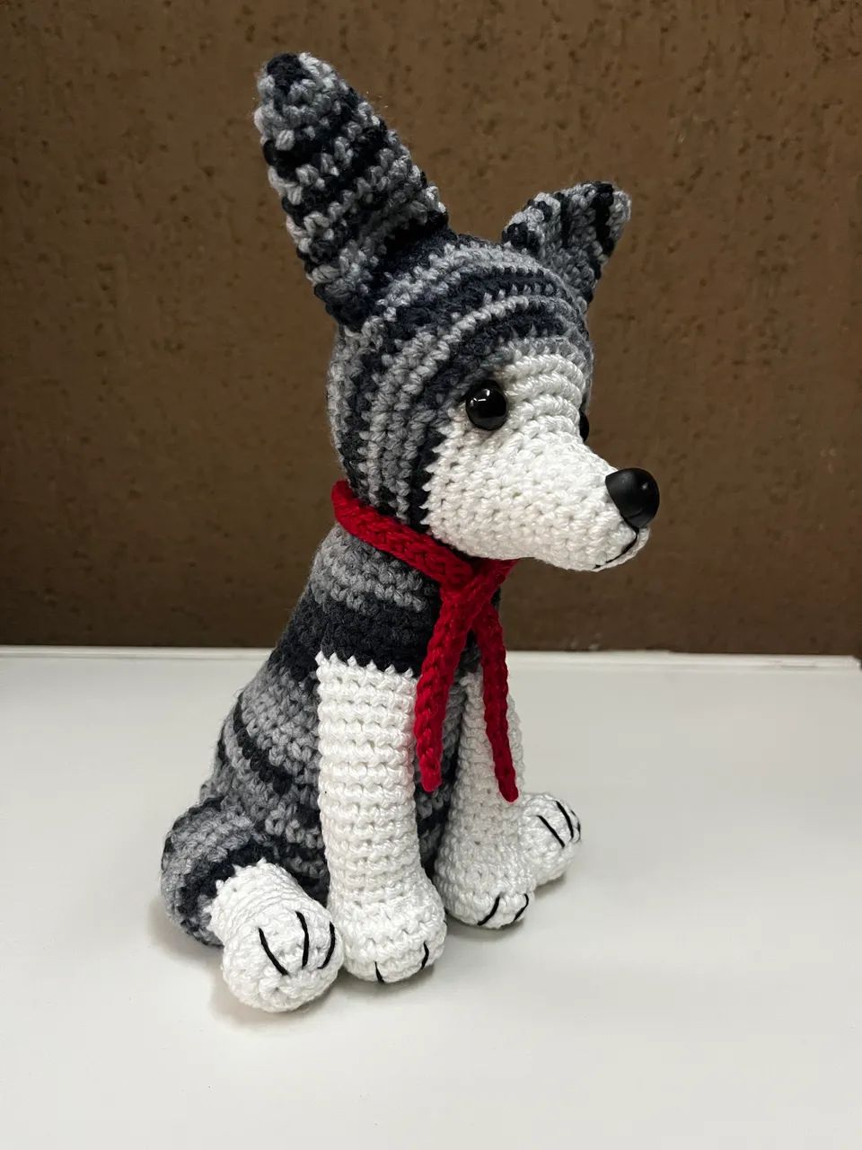 Cachorrinho Pinscher Cinza Branco em Crochê Amigurumi Pelúcia - Foto 2