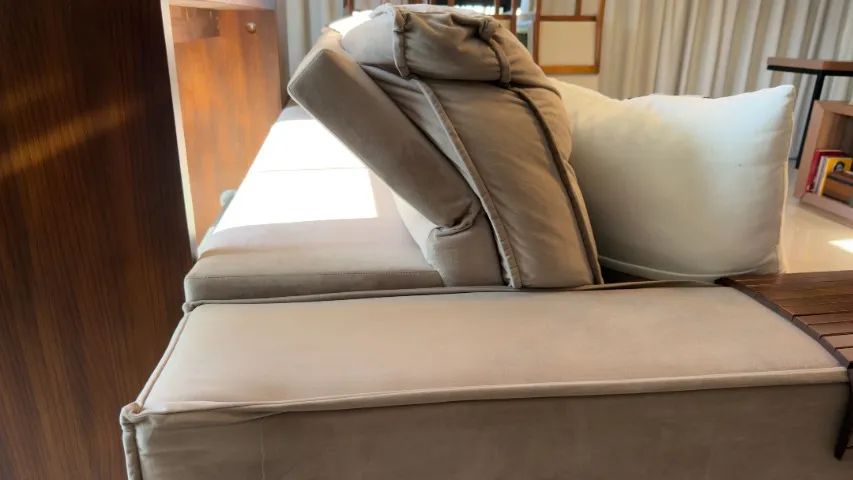 Sofá Retrátil e Reclinável 2,87m Suede Bege 4 Lugares com Bandeja de Braço - Foto 5
