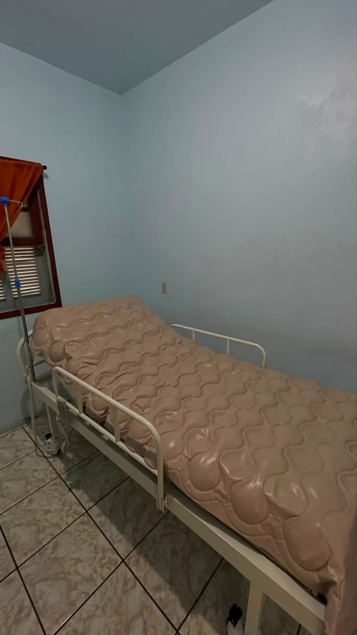 Vende-se uma cama hospitalar semi nova - Foto 3