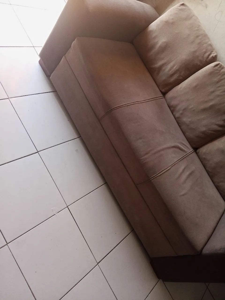 Sofá 3 lugares espaçoso não retrátil  - Foto 3