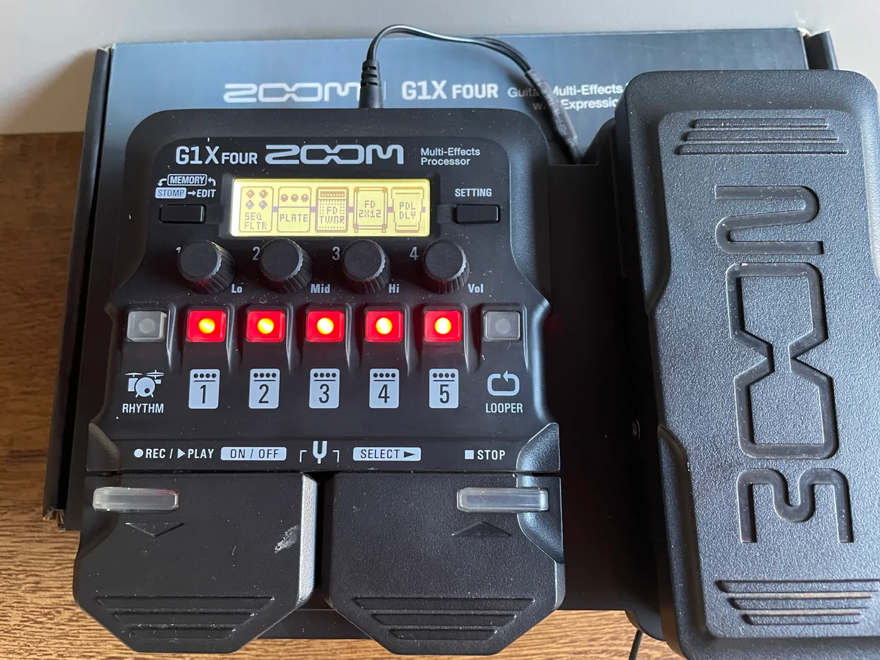 Zoom G1X Four Pedaleira de Guitarra - Instrumentos musicais