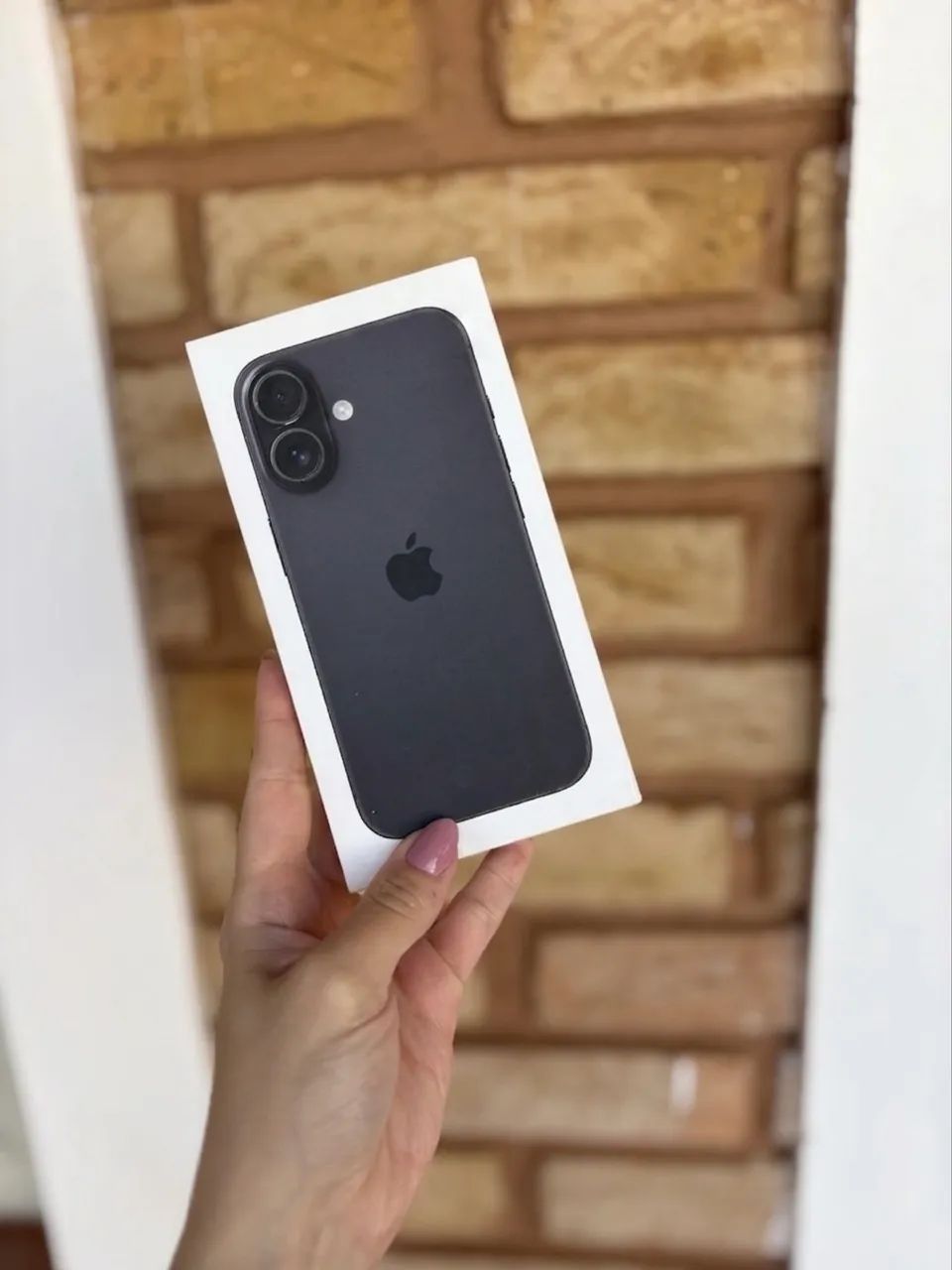 iPhone 16