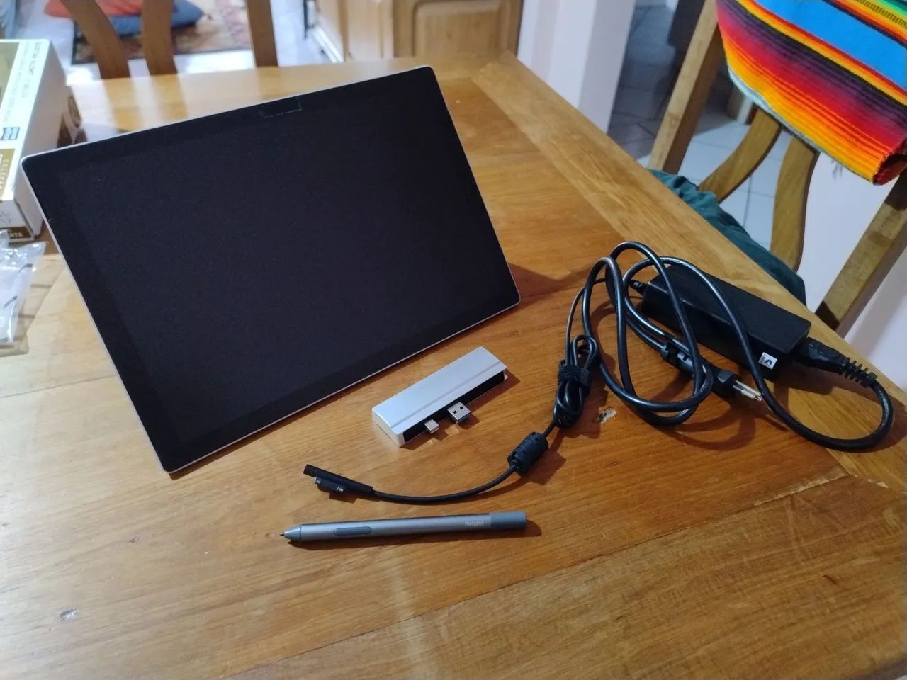 Microsoft Surface Pro 5th Gen - 8GB RAM com caneta touch e add-ons - Foto 3