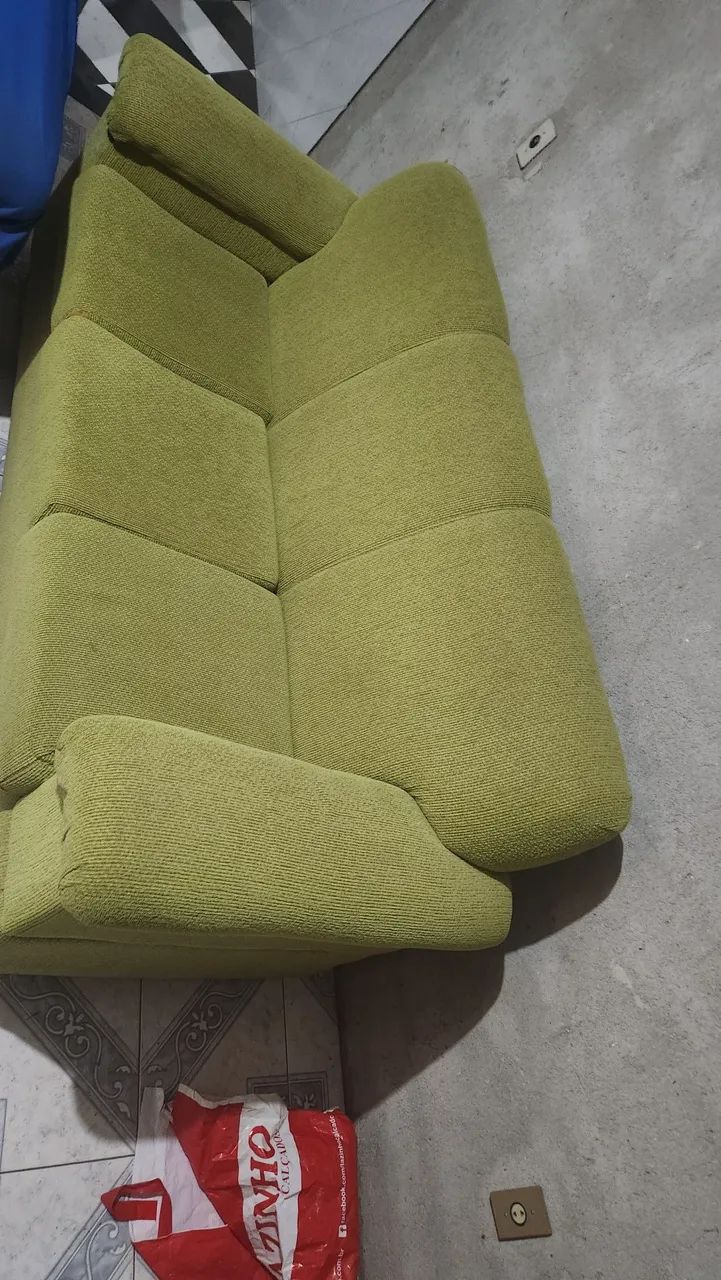 ? Sofá 2 Lugares - Confortável, Espaçoso e Bem Conservado ?