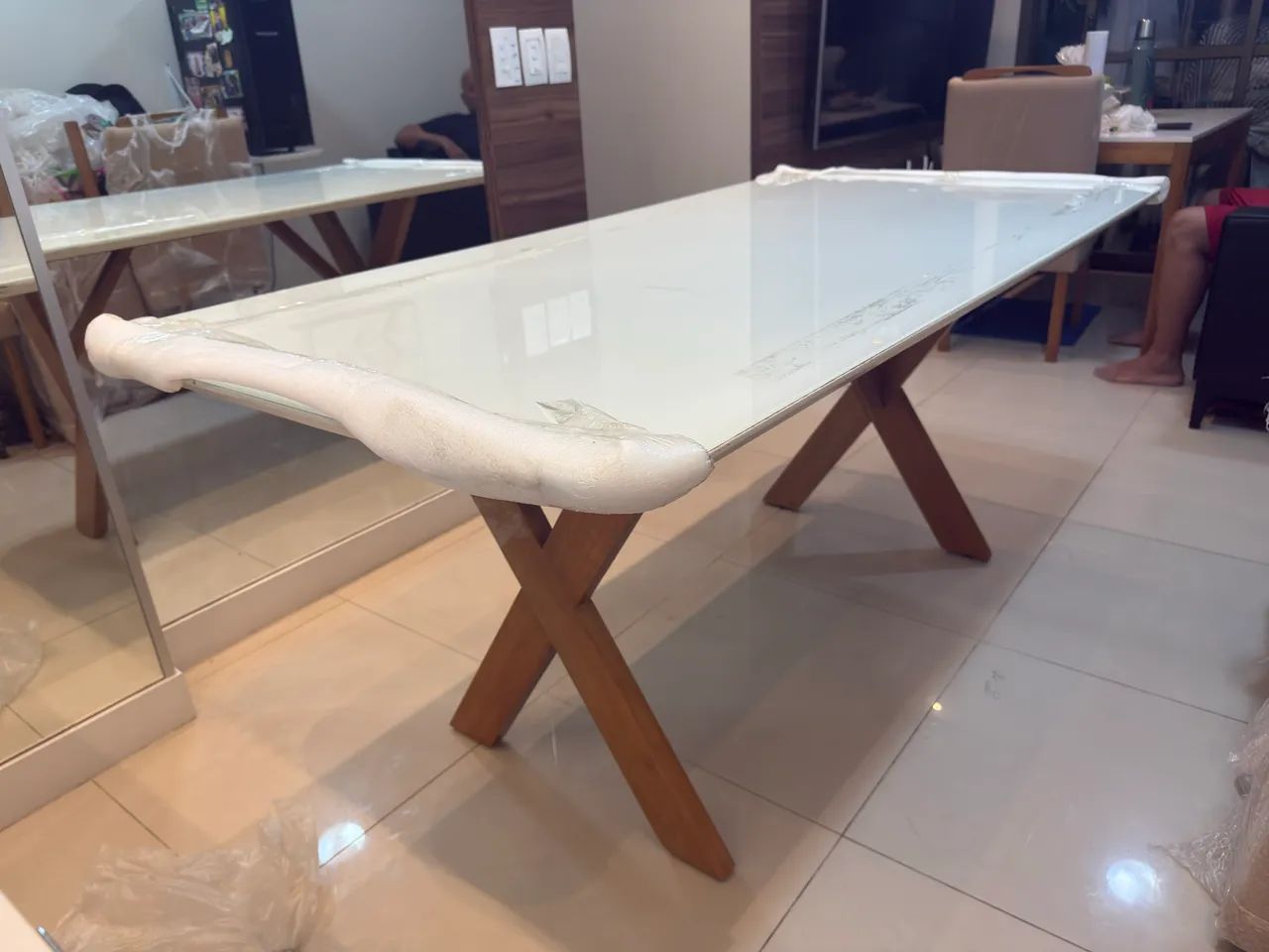 Mesa de jantar 1:80 por 90 com 4 cadeiras - Foto 2