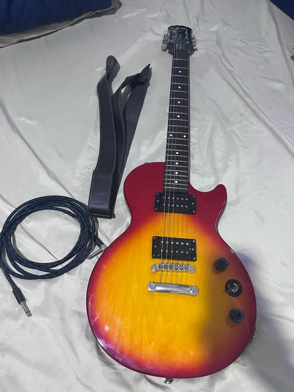Vendo guitarra semi nova