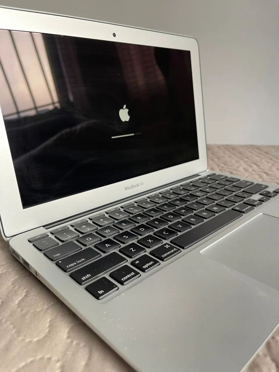 MacBook Air 11? 2015 i5 4GB SSD 256GB + Carregador Original + Case MacBook Air 11? 2015 i5 4GB SSD 256GB + Carregador Original + Case