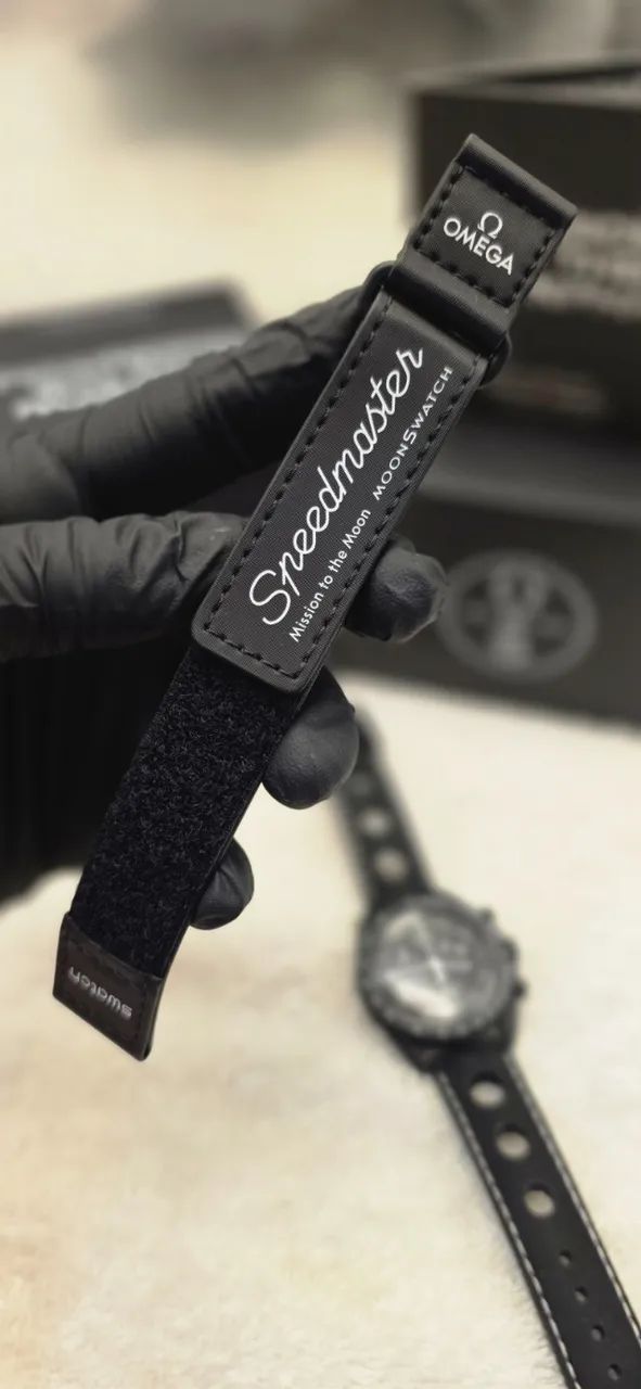 Relógio Moonswatch Moonphase Black Snoopy Original Com 2 Pulseiras - Foto 2