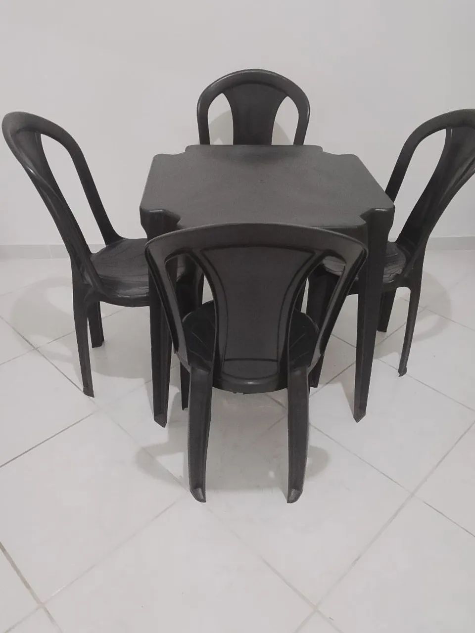 Jogo de mesa e cadeira 