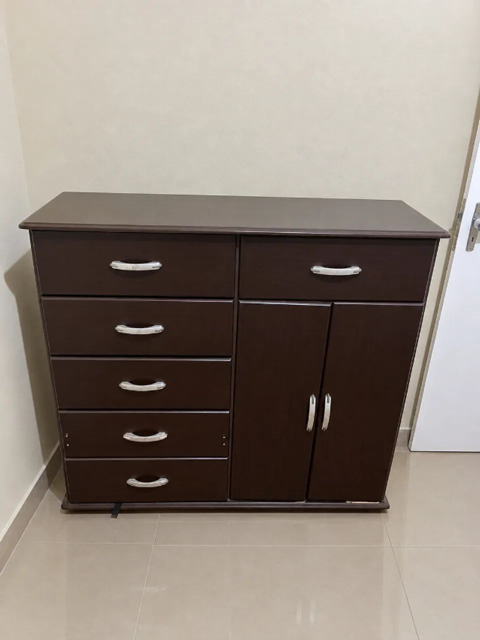 Cômoda com Gavetas e duas Portas 