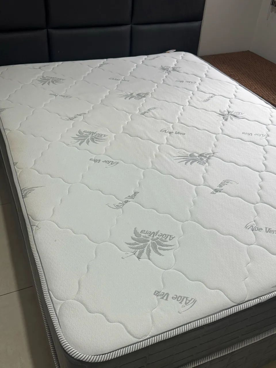 Vendo cama box com cabeceira semi nova