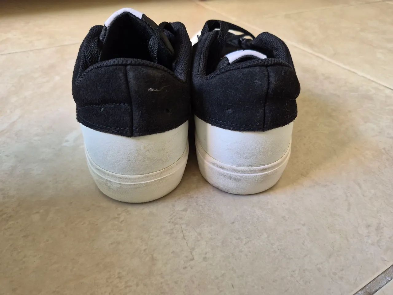 Tênis Jordan preto e branco 37 - Foto 3