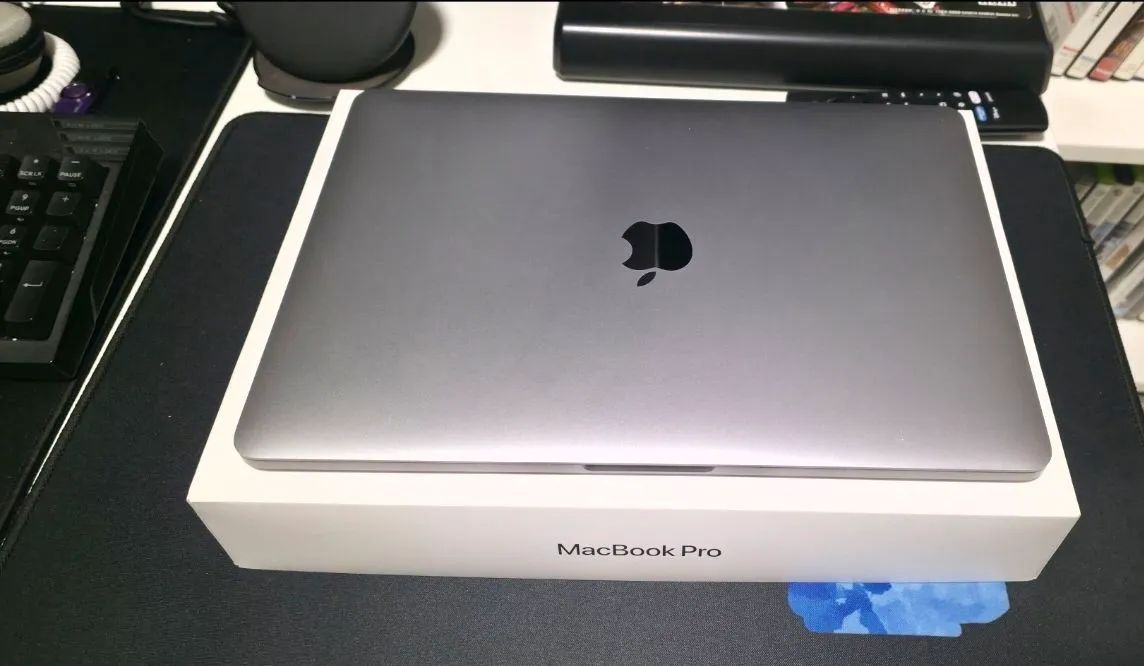 Macbook Pro com caixa e manuais 2019  - Foto 3