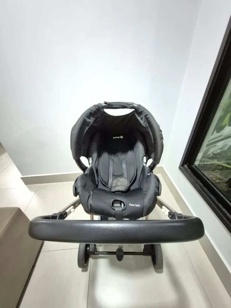 Carrinho com bebê conforto mobi - Foto 3
