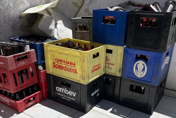 CAIXA DE CERVEJA COM CASCO 600ML E LITRINHO