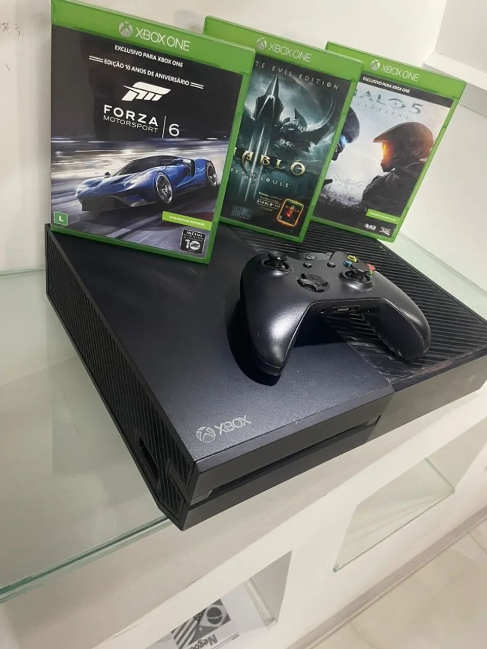 XBox One com 3 Jogos e 2 Manetes