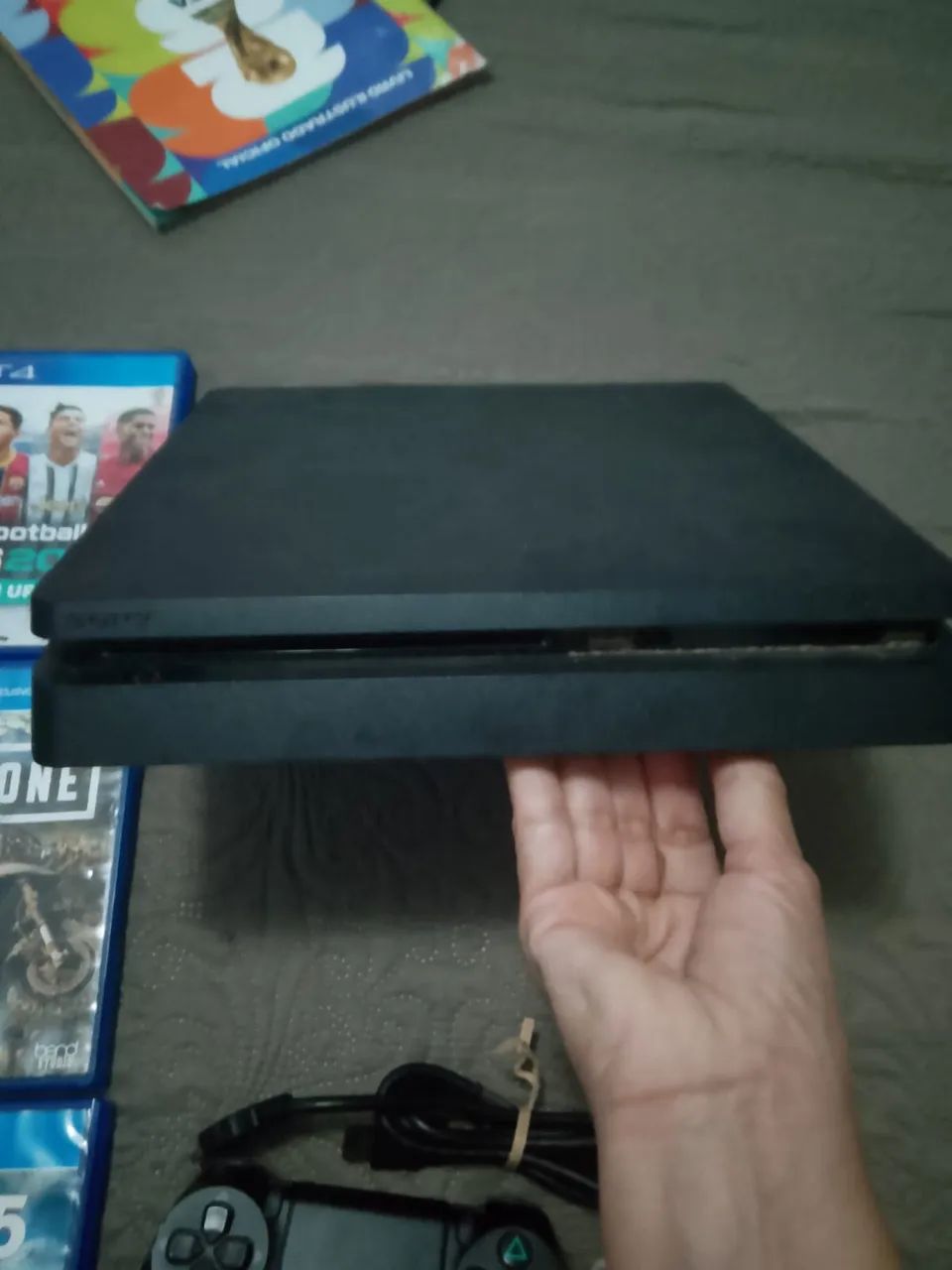 PS4 + 2 controles + 12 jogos - Foto 2