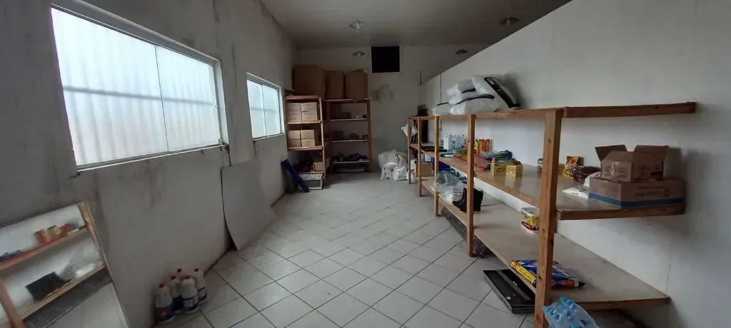 Galpão Comercial com 900 m² no Centro | 700 m² Cobertos + Escritórios - Foto 4