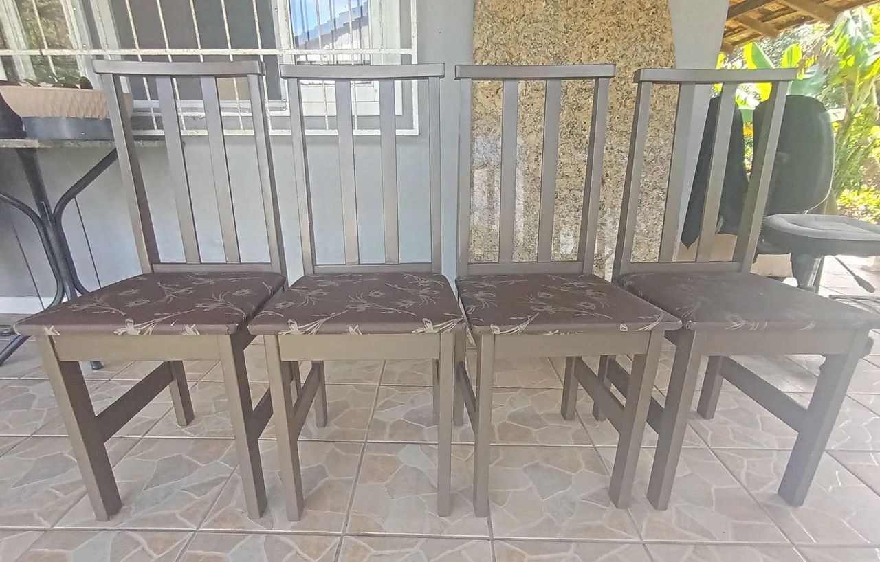4 cadeiras estofadas em madeira  - Foto 4