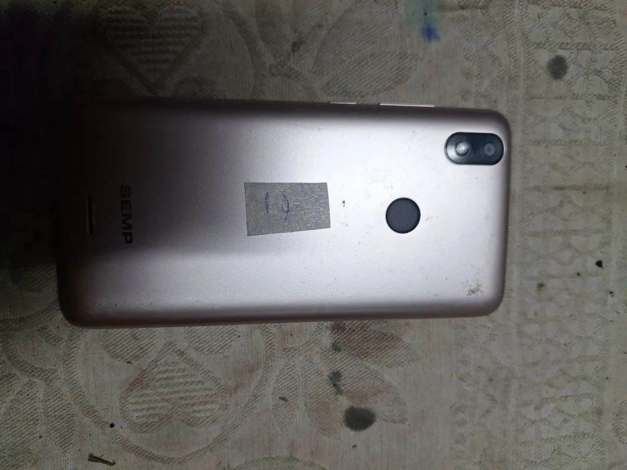 celular rosa .nao funciona. bateria ruim