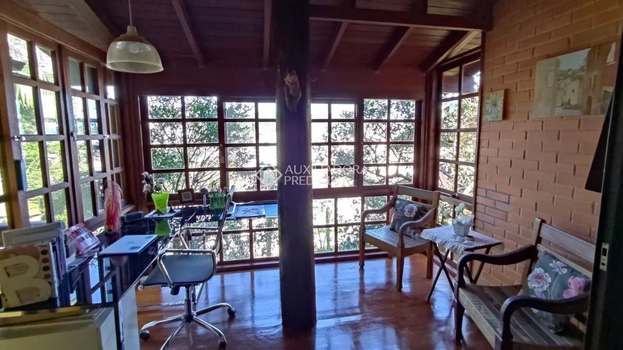 CASA DE 4 DORMITÓRIOS COM 2 SUÍTES NO ITACORUBI COM PISCINA