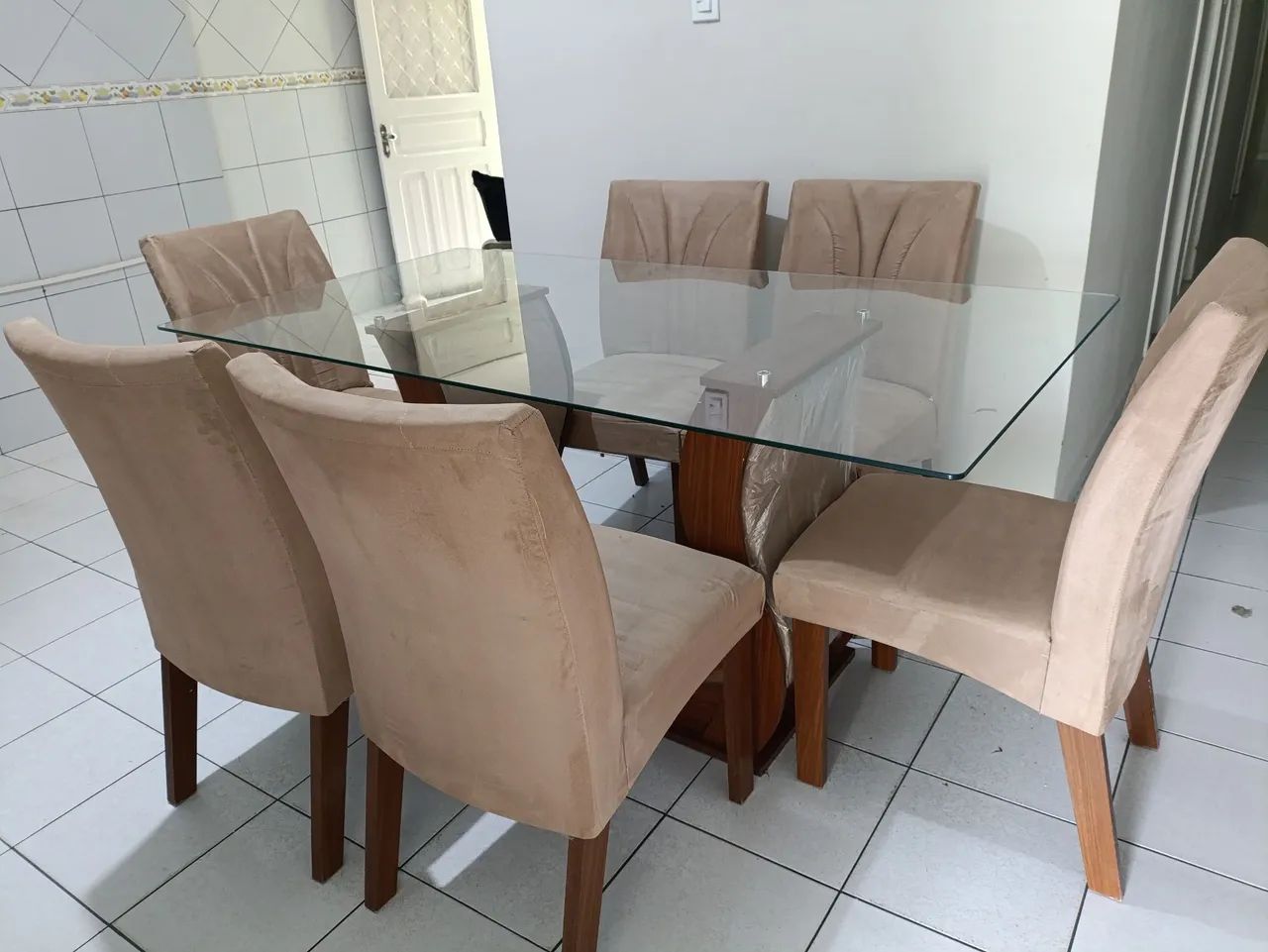 Mesa de vidro com seis cadeiras - Foto 4