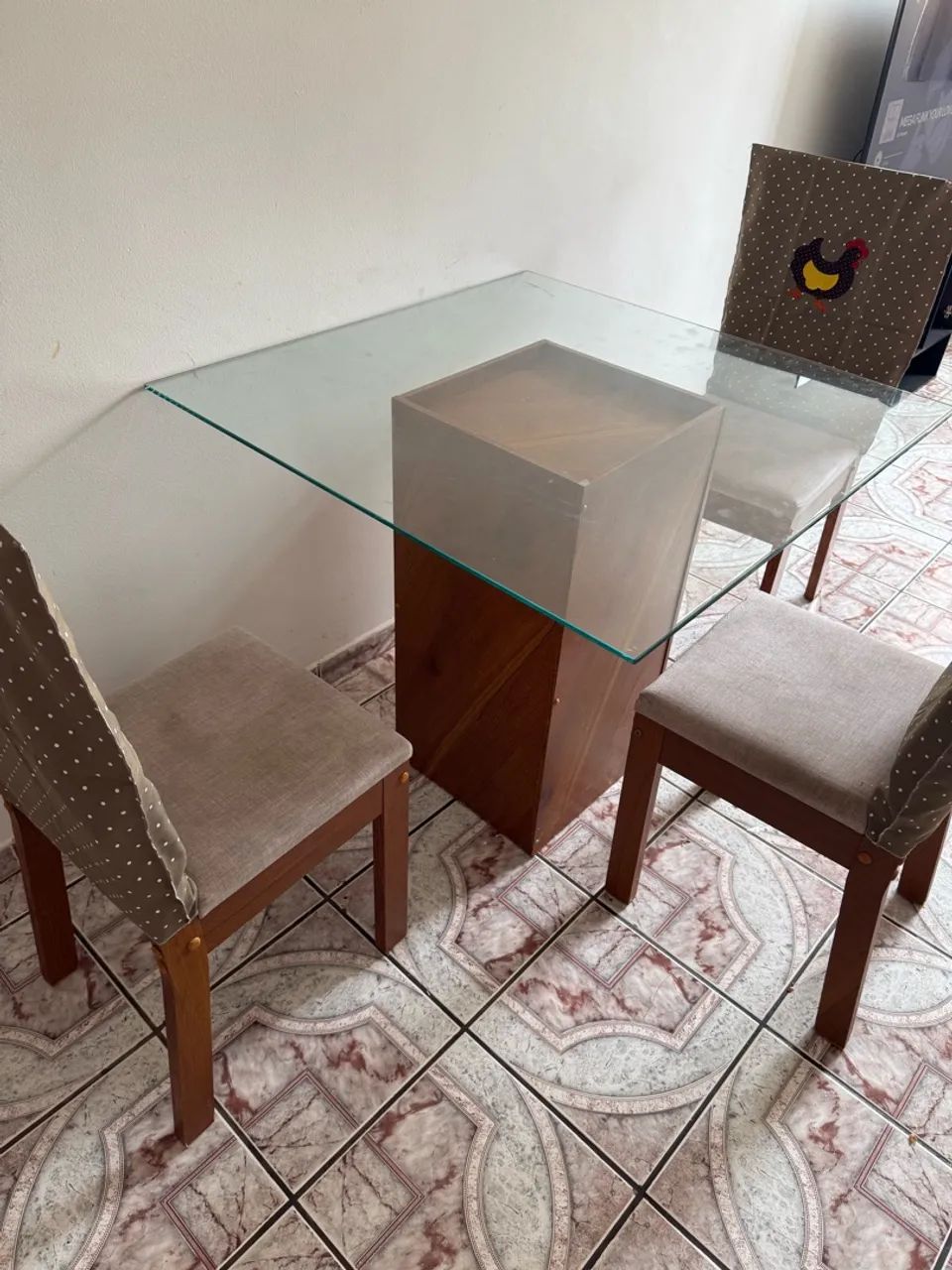 Mesa de jantar 4 cadeiras 