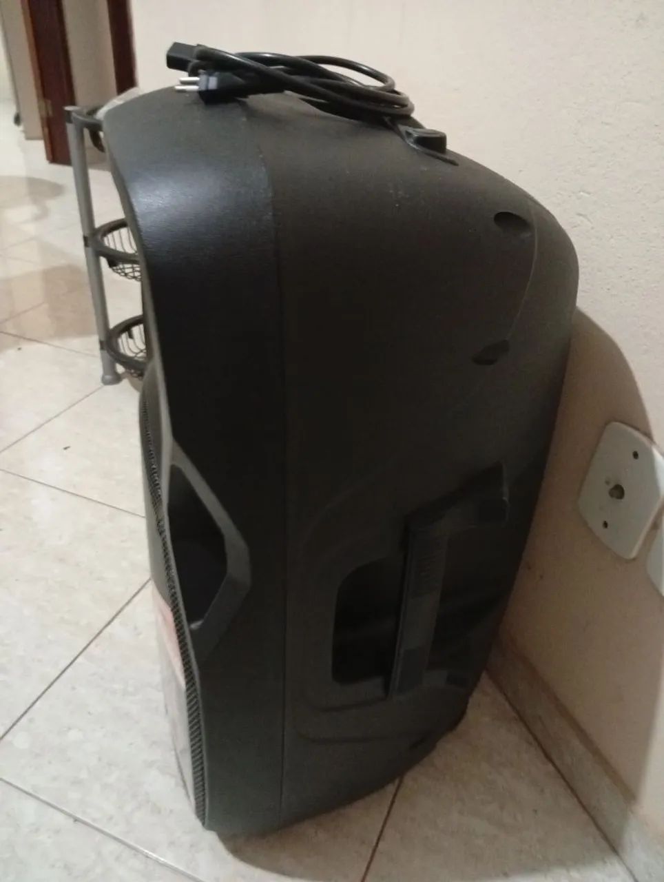 Vendo caixa de som super potente com suporte reforçado.Ambos estão praticamente novos! - Foto 3