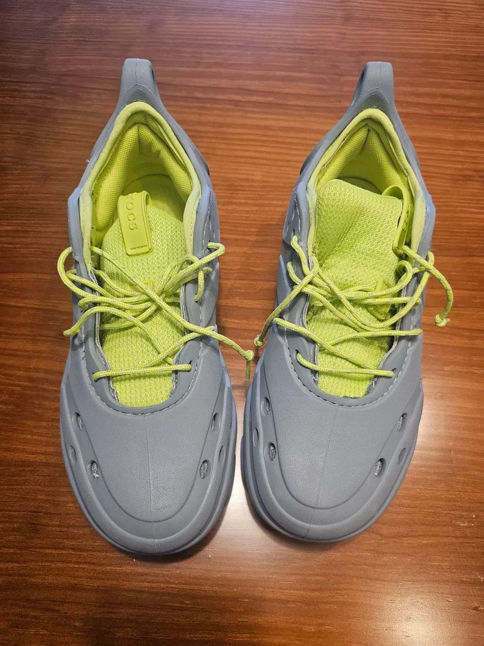 Tennis Crocs Nova Trek Cinza e Verde - Foto 5