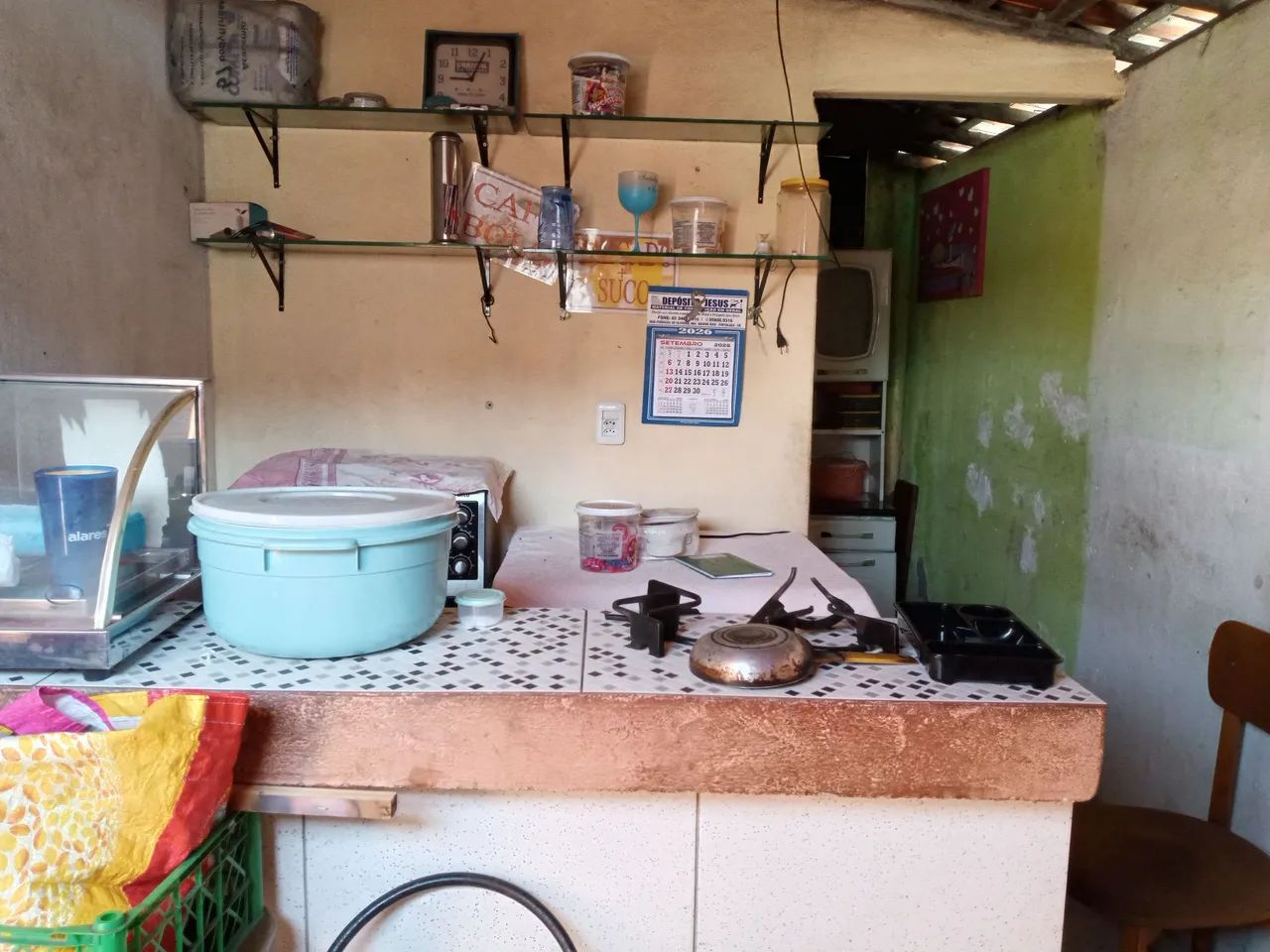 Vendo casa,3 compartimentos e1 banheiro e 1 ponto comercial pequeno. - Foto 4