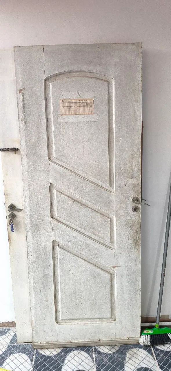 Janela de madeira trabalhada+ porta - Foto 3