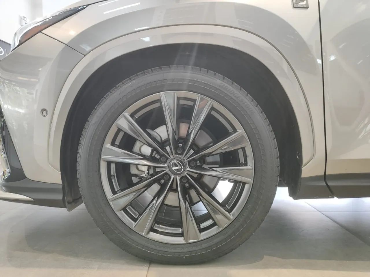 Lexus NX-350h F-sport 2.5 16V Aut. (hybrid), foto 17 de 17