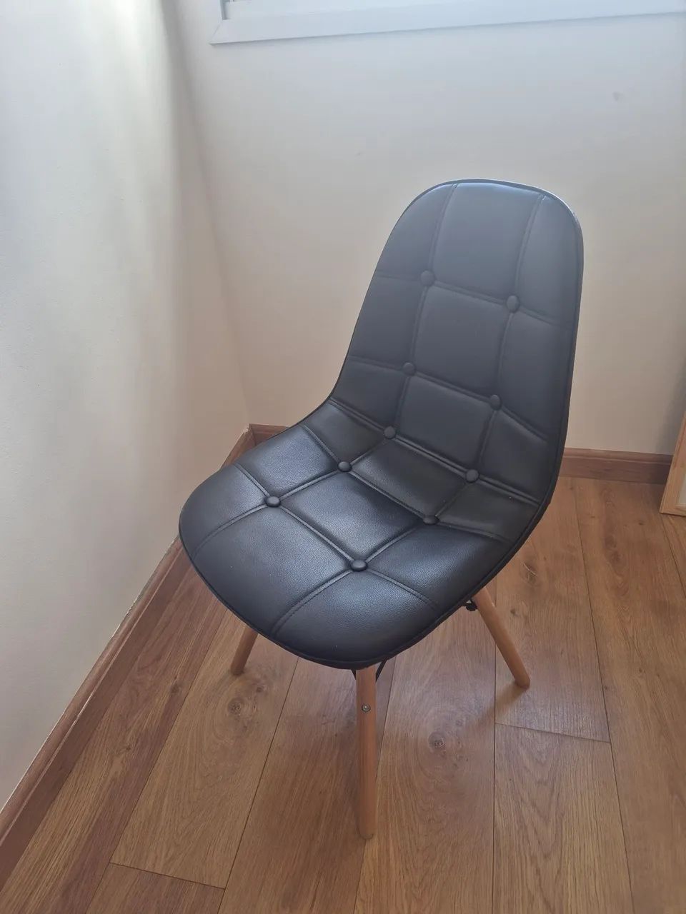 Conjunto de 4 Cadeiras Eames Botonê Pretas - Foto 4