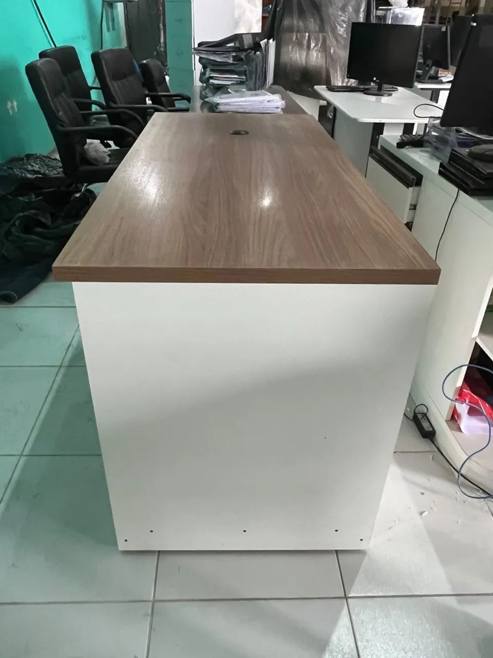 Mesa com 5 gavetas escritório - Foto 3