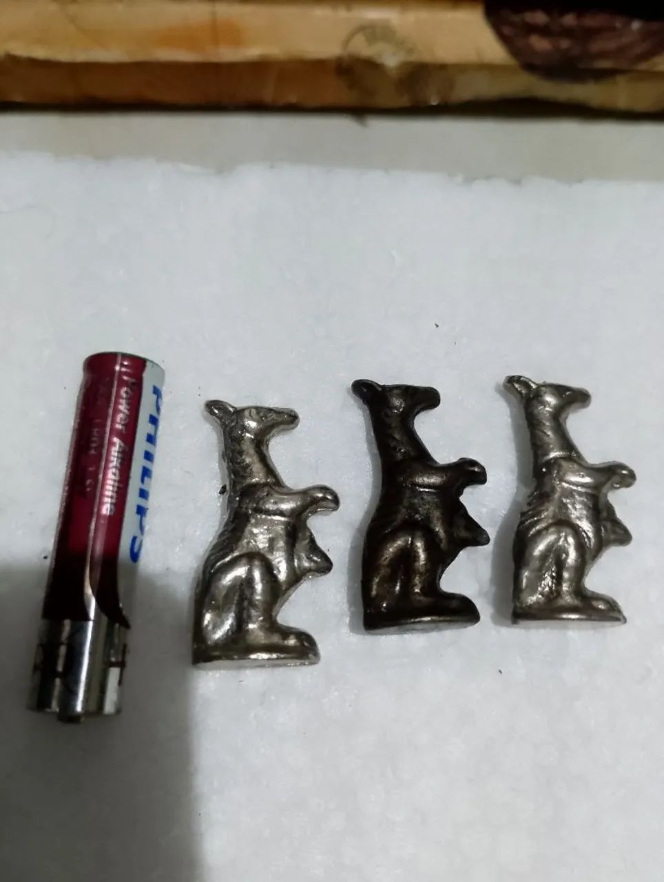 Cangurus colecionais de metal 