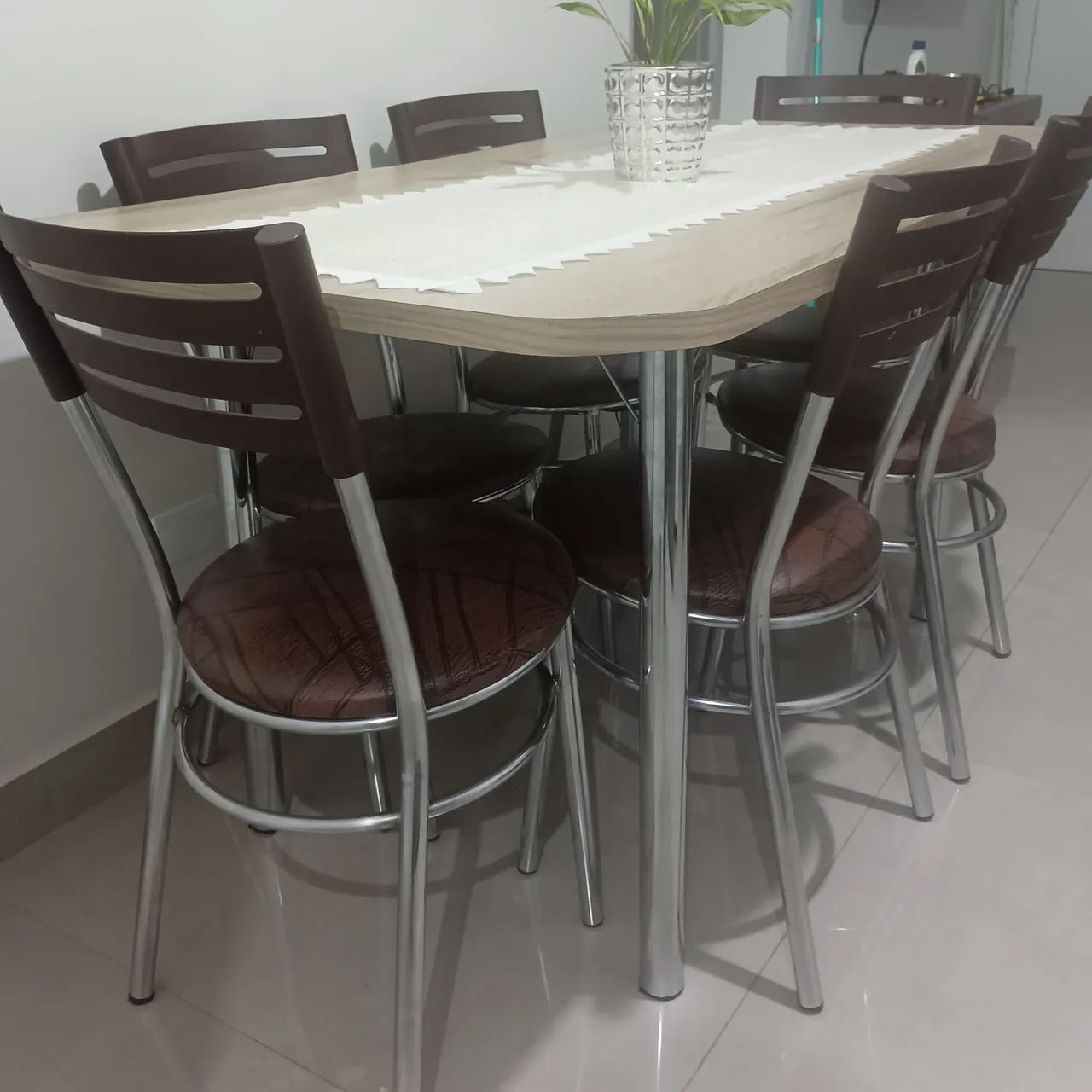 Mesa Retangular com 06 Cadeiras 