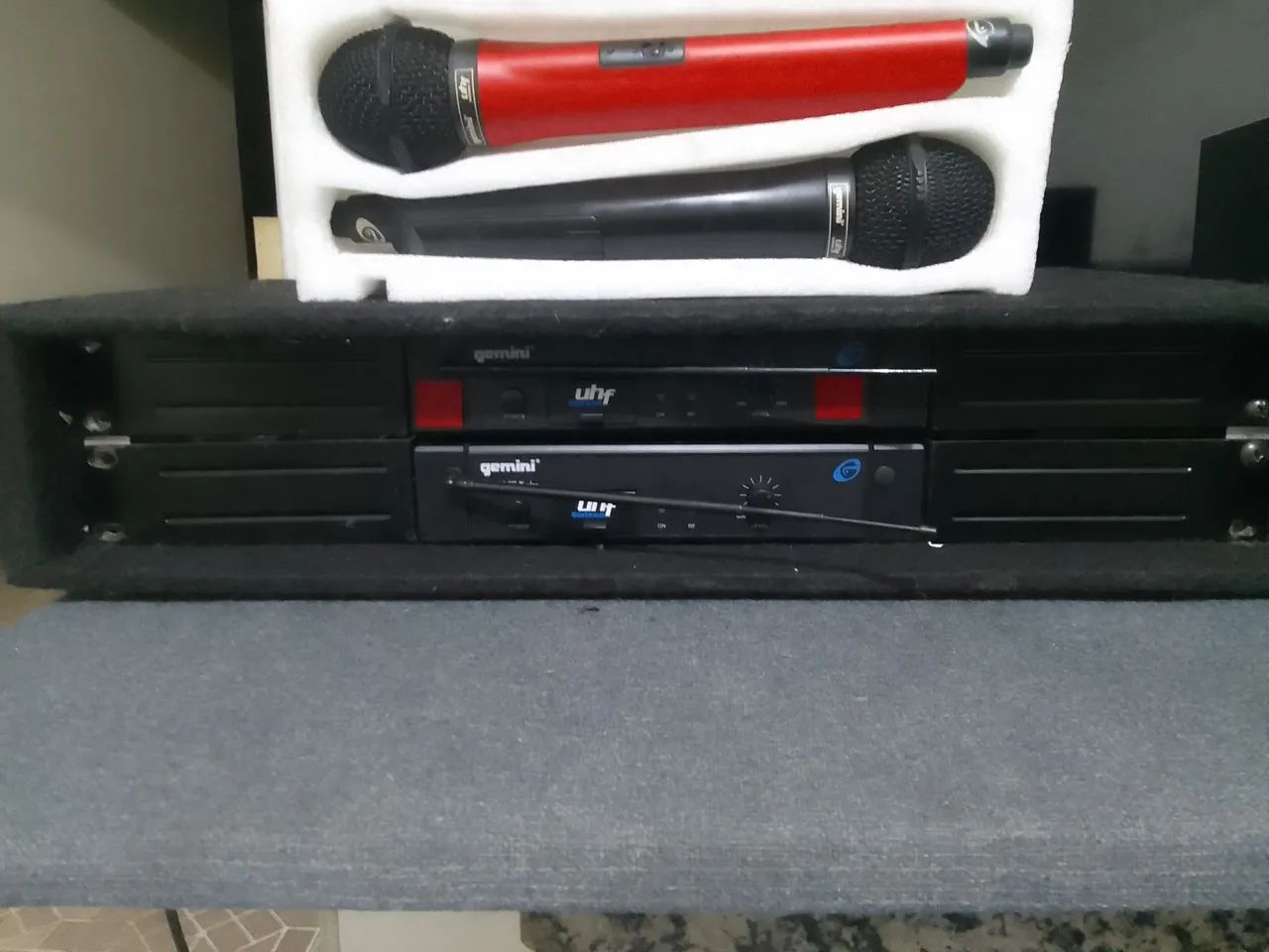 Microfones sem fio ux1600uhf com plugue p10 e balanceado 2pilhas gabinete