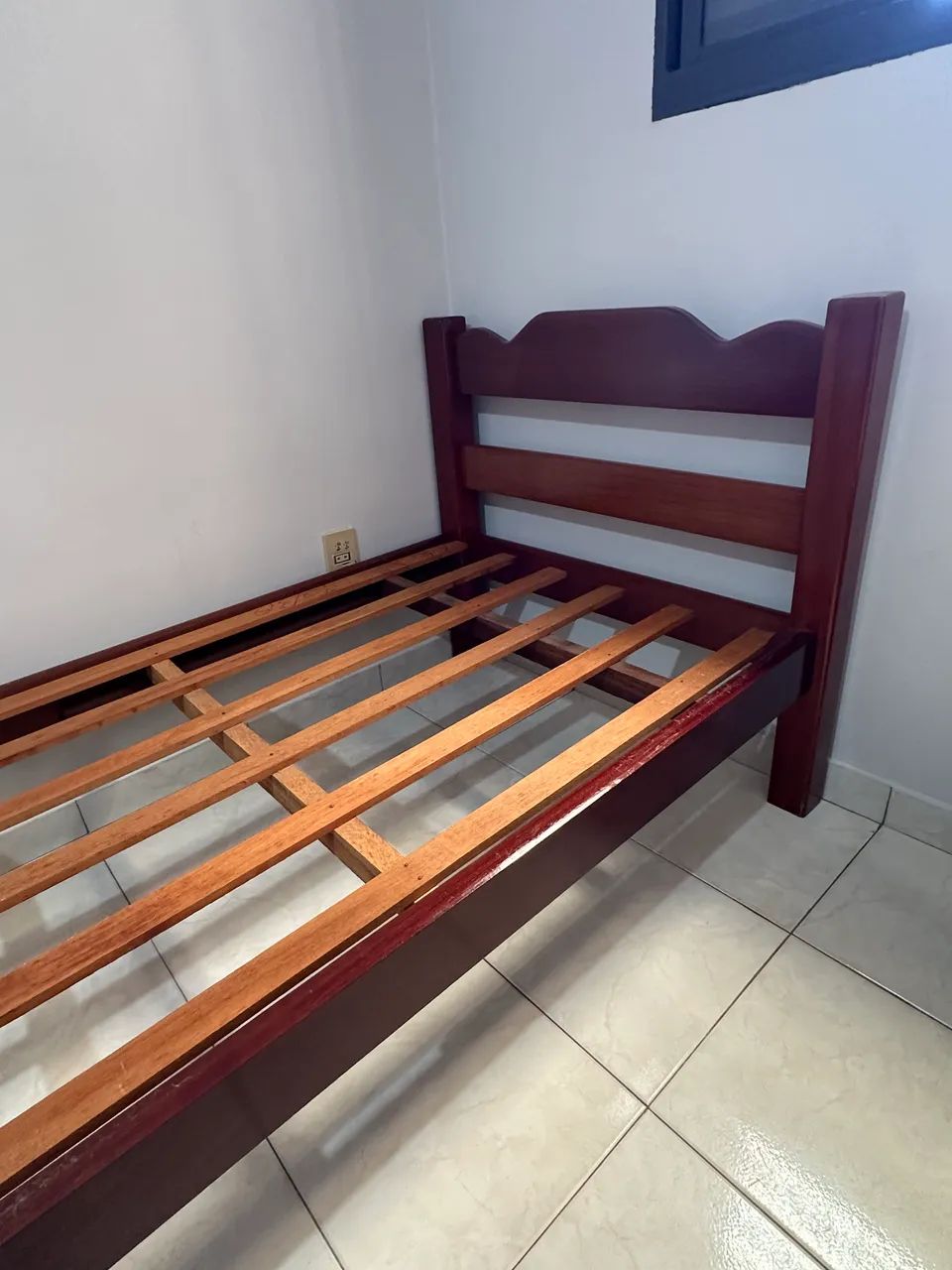Cama solteiro madeira Jabobá maciça - Foto 2