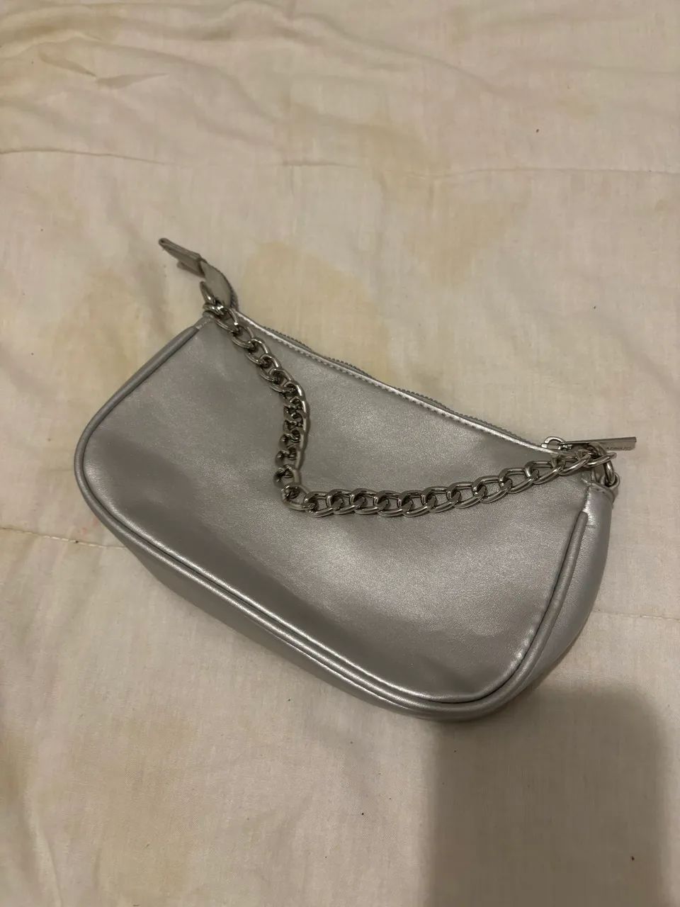 Bolsa Feminina Prata Metalizada com Corrente - Transversal