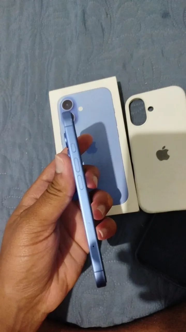 iPhone 16 