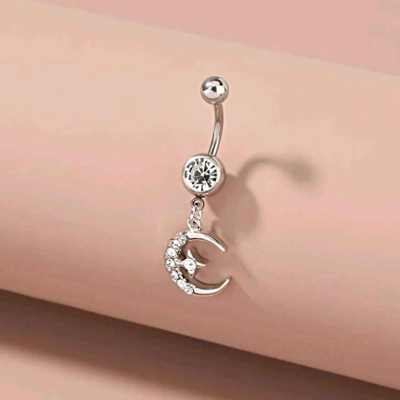 Piercing de Umbigo com Pingente de Lua e Estrela Cravejada de Diamante - Foto 5