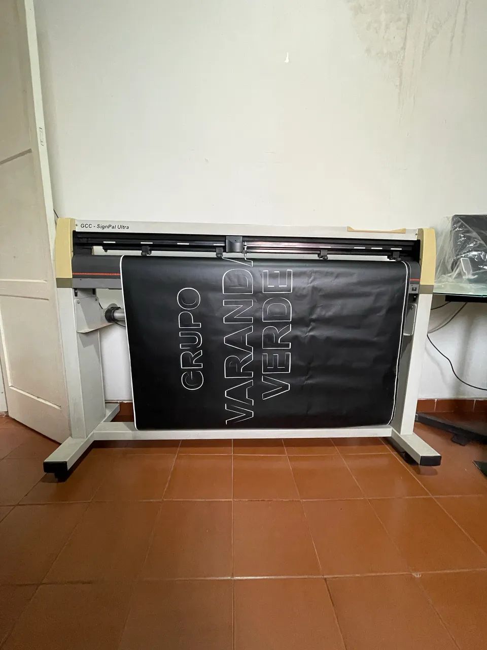 Adhesive Cutting Plotter422992343184199684