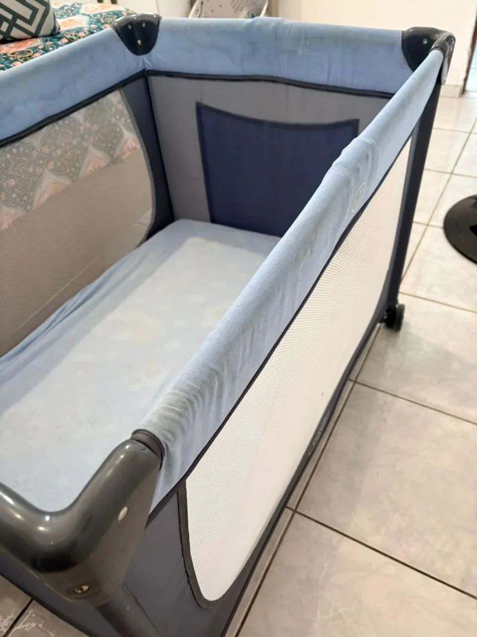BERÇO PORTÁTIL EM ESTADO DE NOVO COM COLCHÃO!!! - Foto 2
