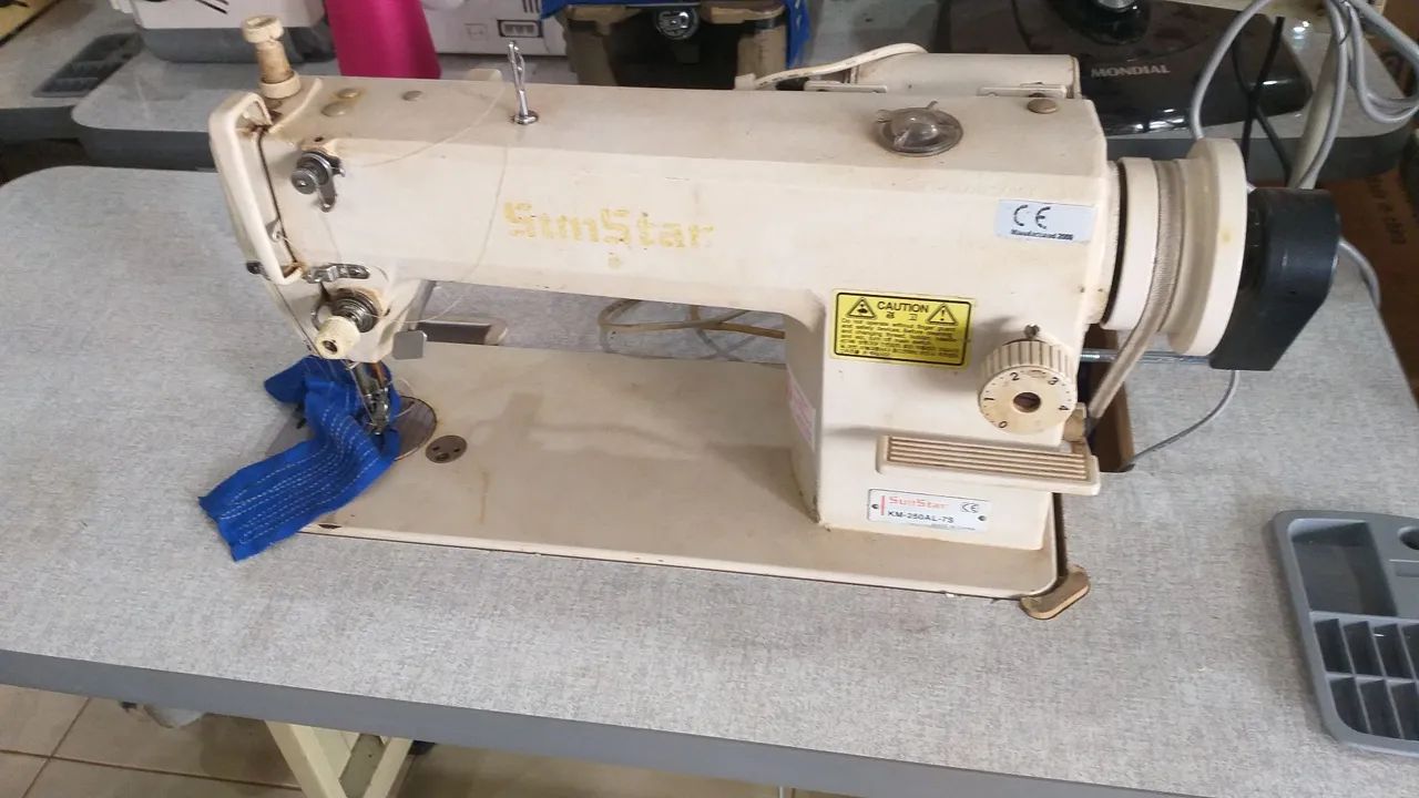 Máquina de costura reta industrial usada 