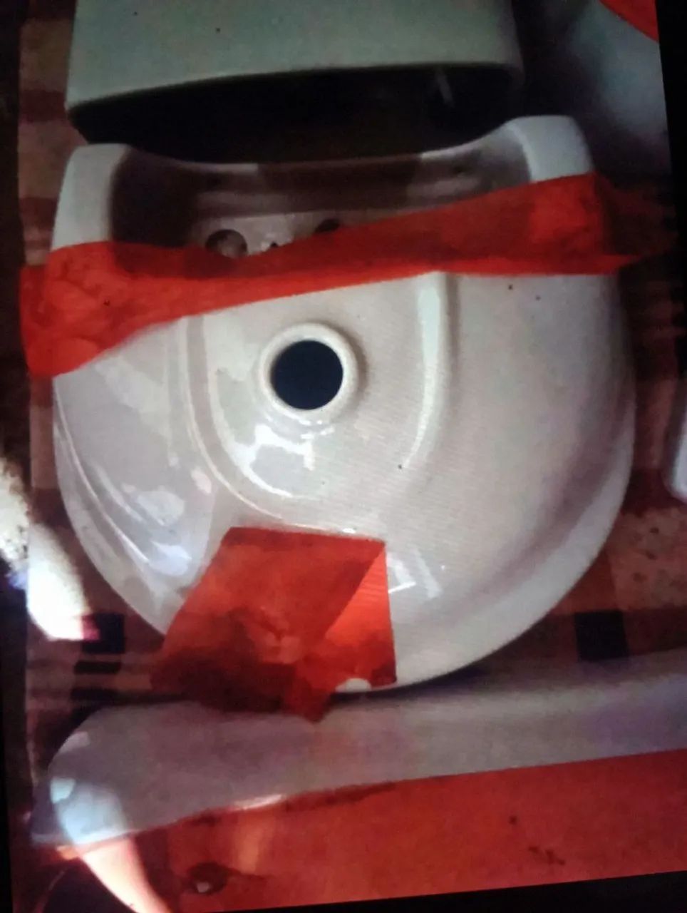 Vende - se esse lavatório com coluna 