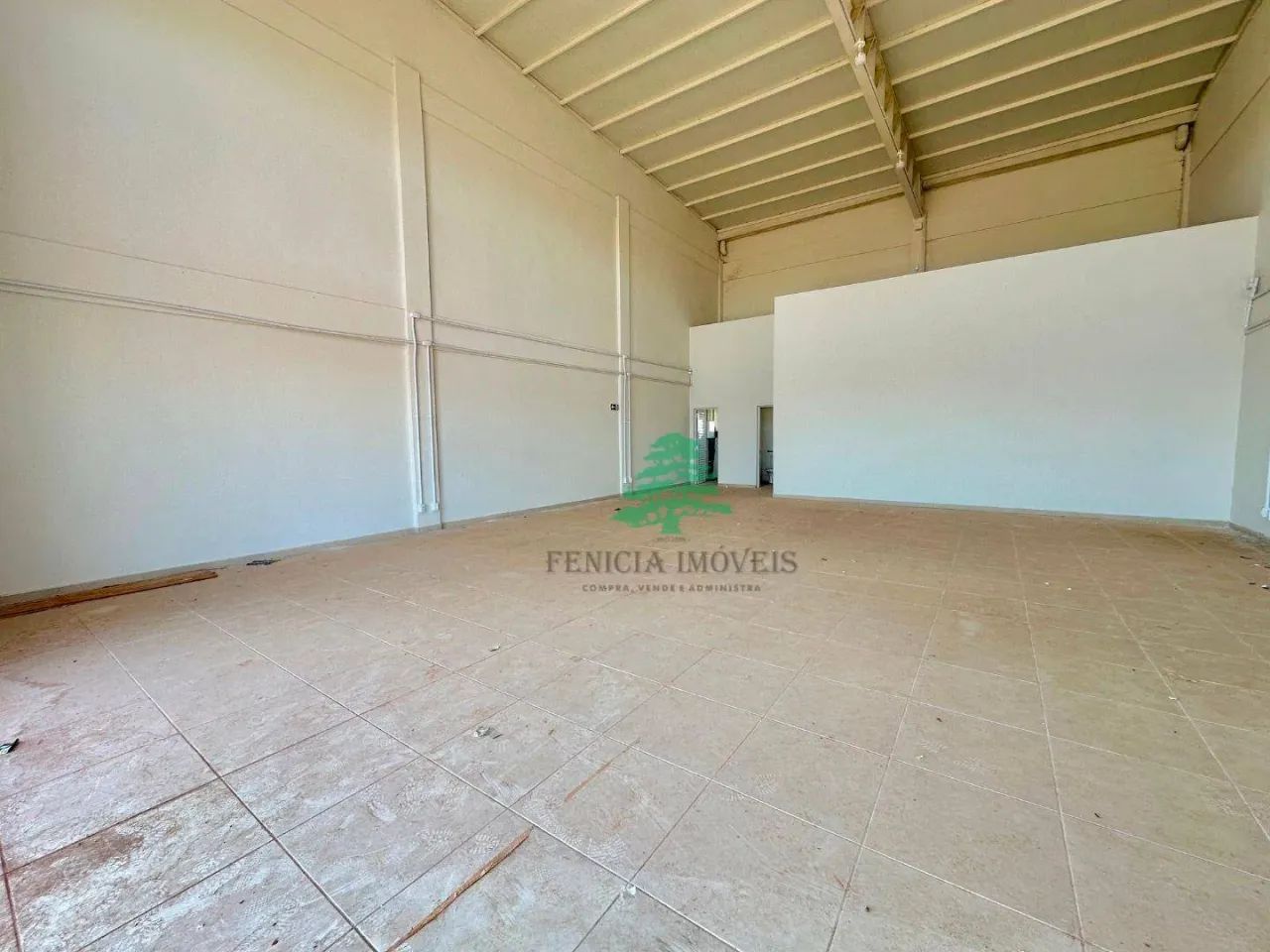 Sala comercial para locação ao lado da BR 277
